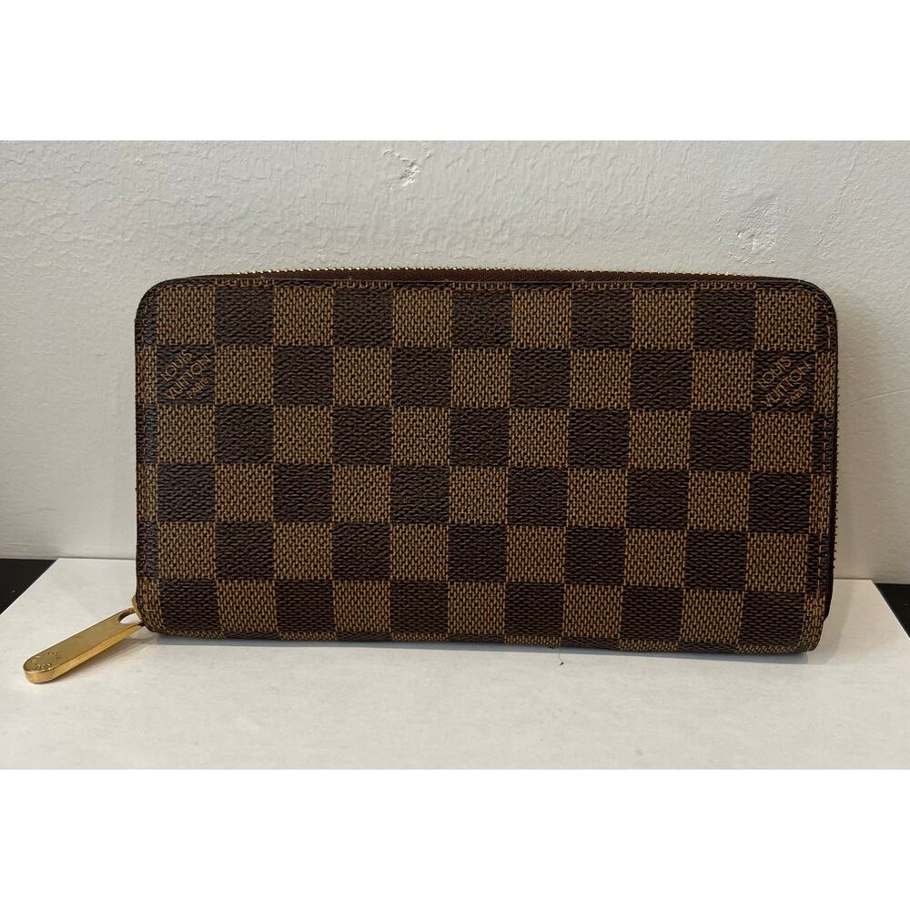 Louis Vuitton Zippy Wallet